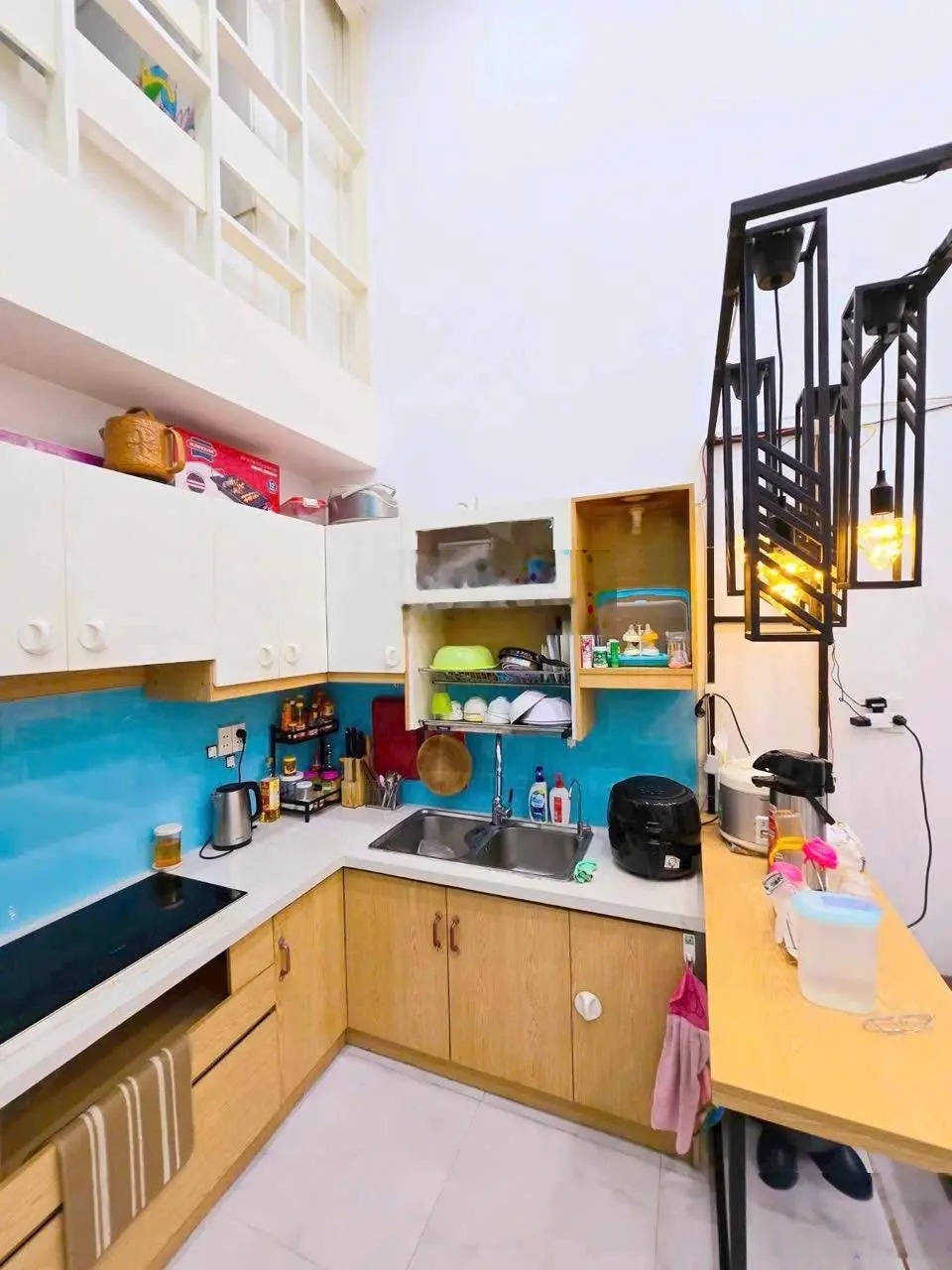 Nhà đẹp tặng full nội thất - DT 56.9m2 - 2 PN & 2wc hẻm xe hơi - giá chỉ 3 tỷ 550 còn thương lượng