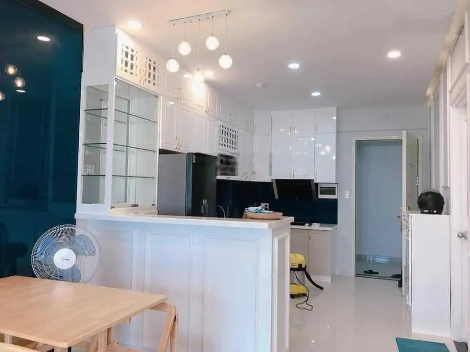 Bán căn hộ DT 65 m2 - 2 tỷ, sổ hồng sẵn
