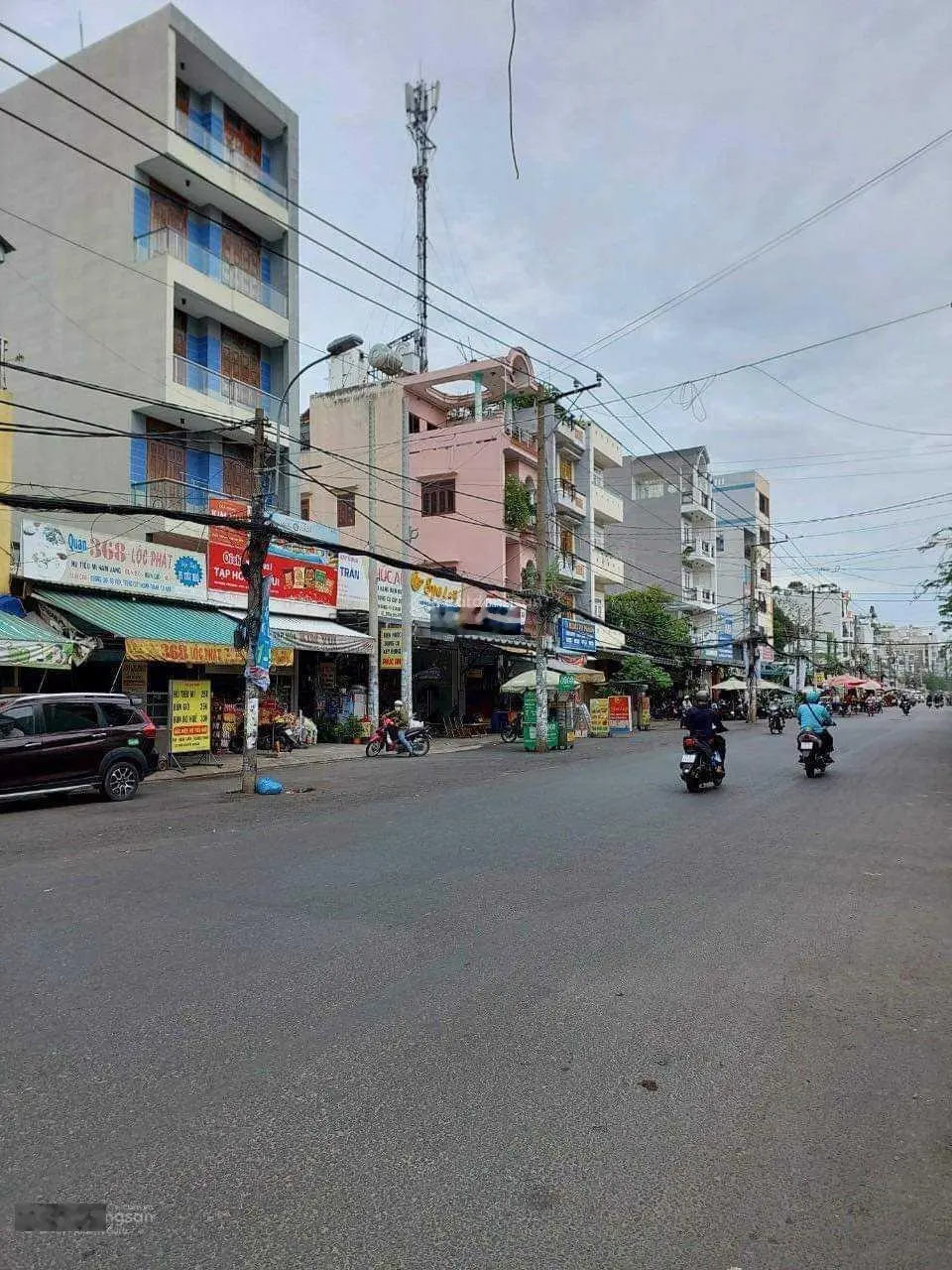 Cần bán nhà mặt tiền kinh doanh Phạm Văn Bạch vị trí đẹp