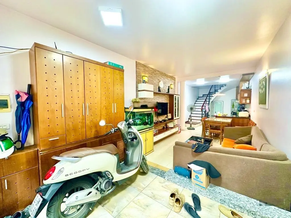Bán nhà ngõ 172 Âu Cơ, 45m2, 5 tầng, ngõ nông và thông gần ô tô dừng đỗ. sổ chính chủ, 6,8 tỷ.