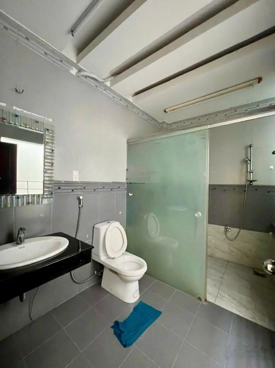 Bán nhà 3 tầng mặt tiền Đường Dã Tượng TTTP Nha Trang, gần biển, gần công viên. Sổ đỏ hoàn công.