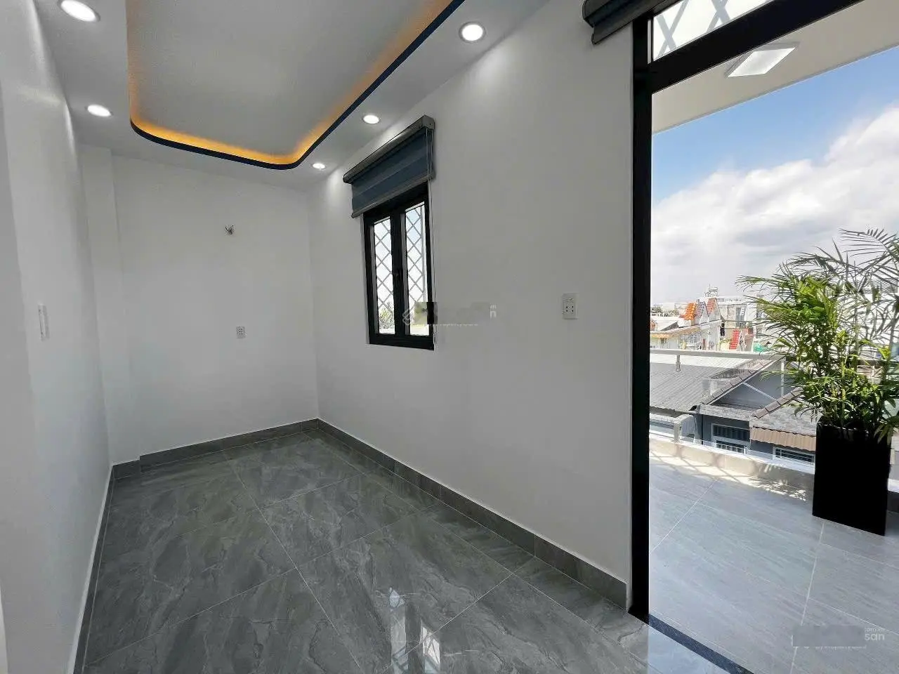 Nhà mới xây thiết kế hiện đại xe hơi ngủ trong nhà đường Huỳnh Tấn Phát - TT Nhà Bè