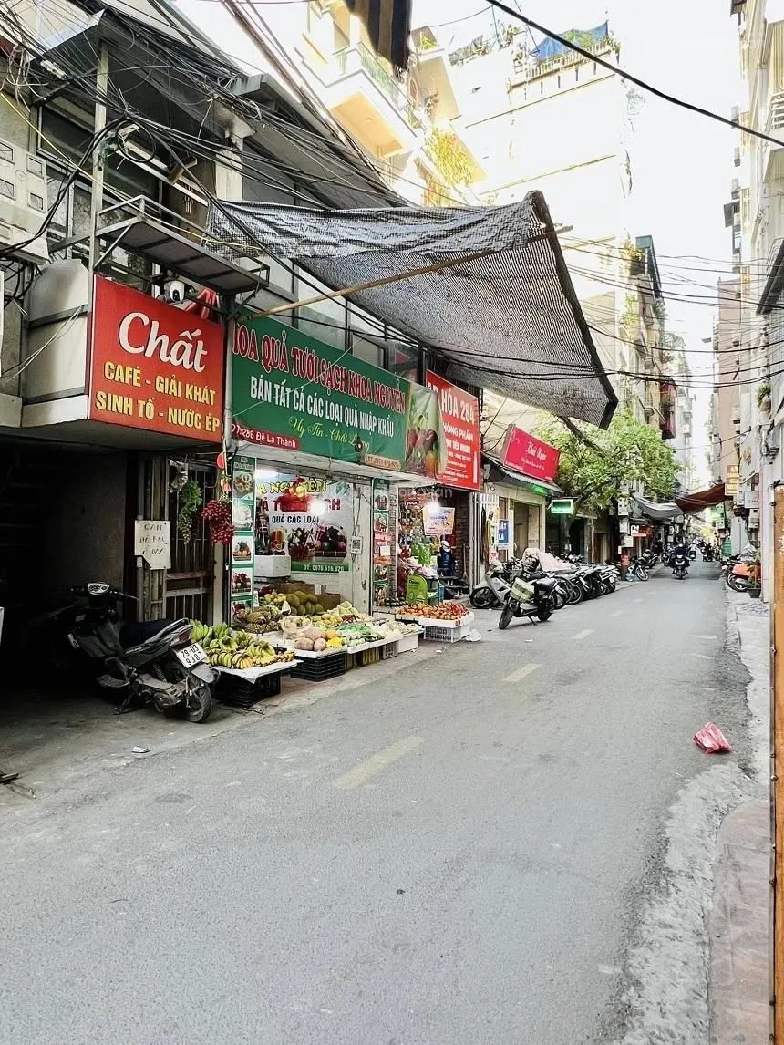 Bán mặt phố Đê La Thành, Đống Đa: 71m, 3 tầng, mặt tiền 4,2m giá 24,5 tỷ. Mặt phố kinh doanh.