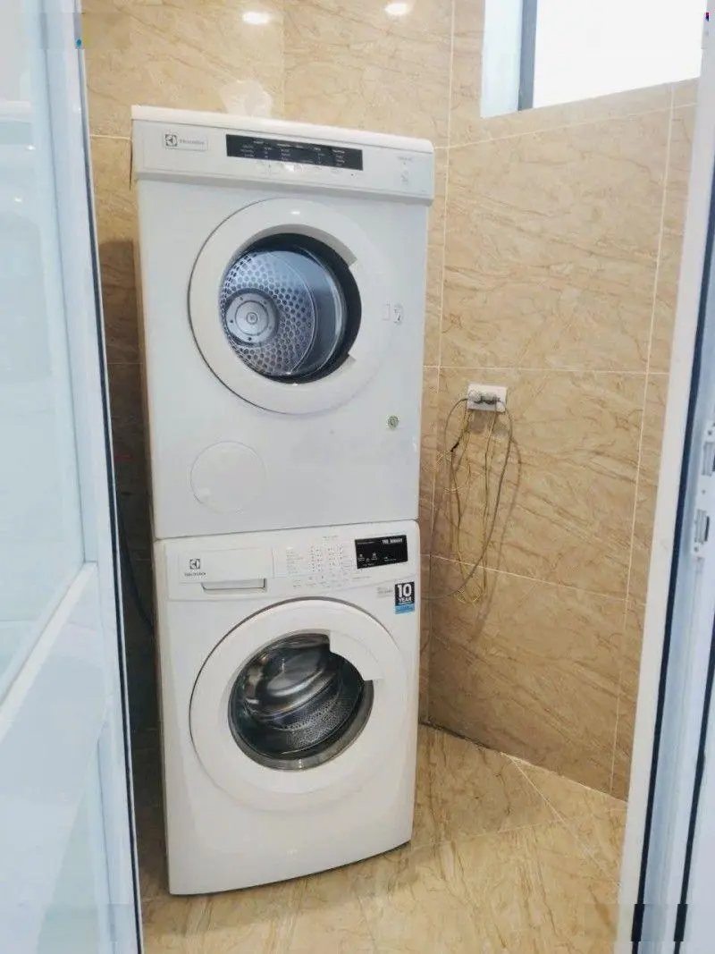 Chính chủ tôi cần thanh khoản gấp tòa siêu phẩm 198m 8 tầng thang máy Tây Hồ Hà Nội vị trí đắc địa