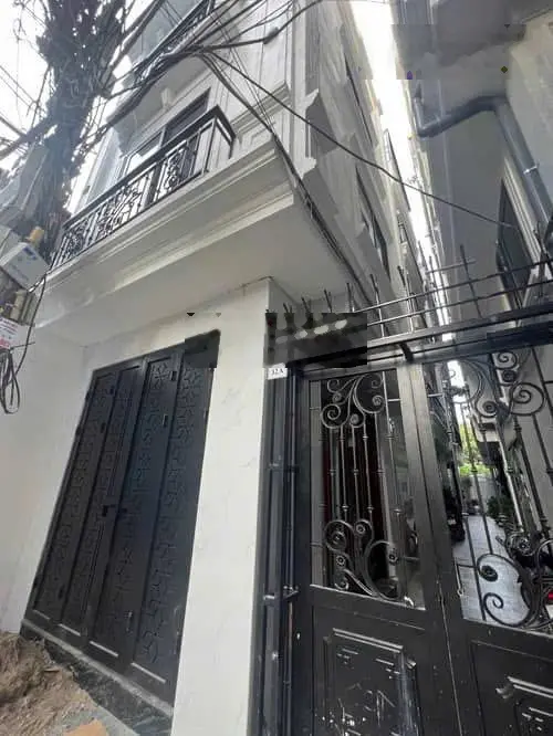 Nhỉnh 5 tỷ sở hữu ngay nhà Nguyễn Văn Cừ, lô góc 2 mặt thoáng, DT 35m2, 5 tầng, MT 4,1m