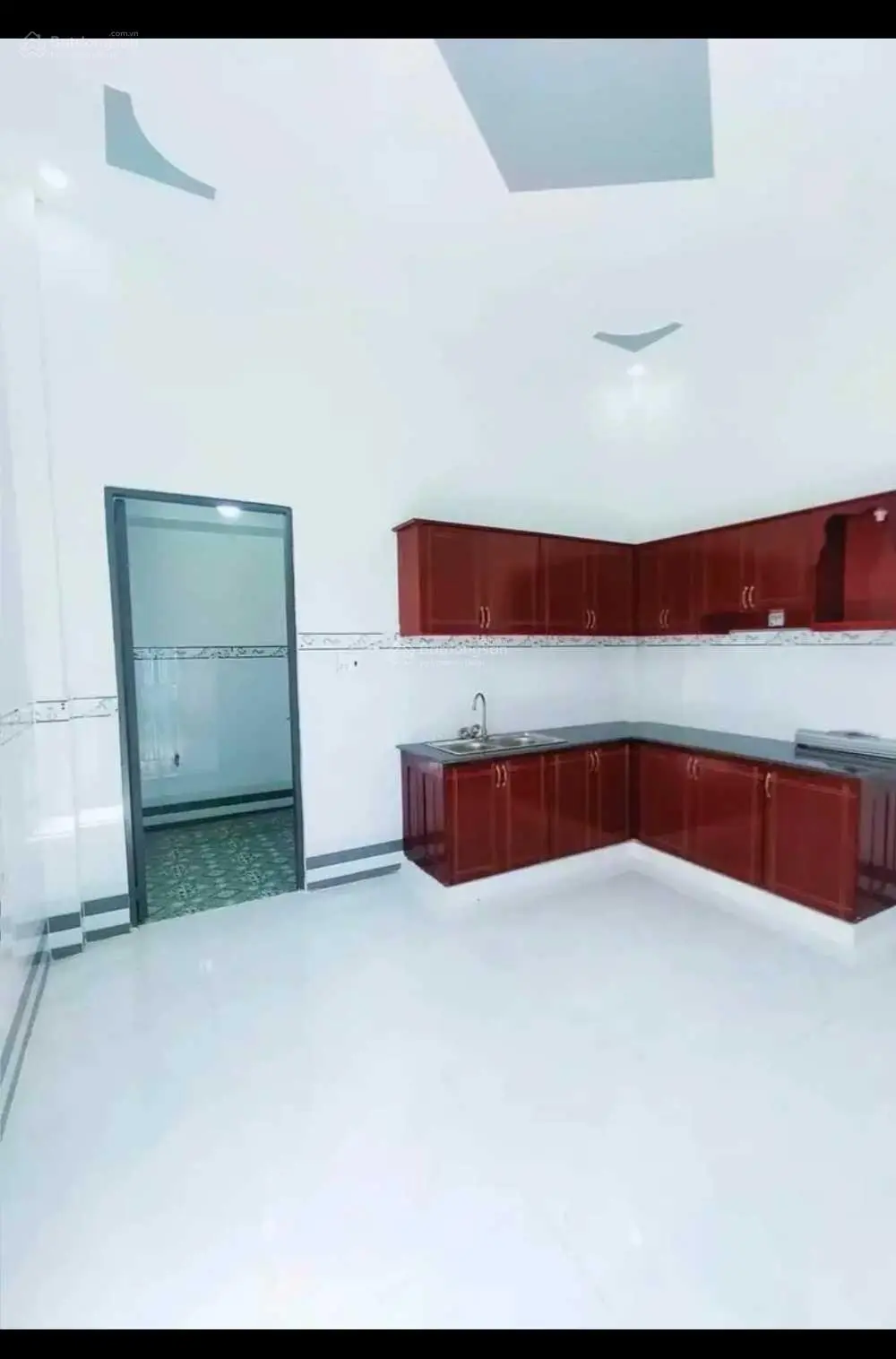 Chính chủ cần bán gấp nhà 1 trệt 2 lầu ngay chợ Hưng Long Bình Chánh, SHR