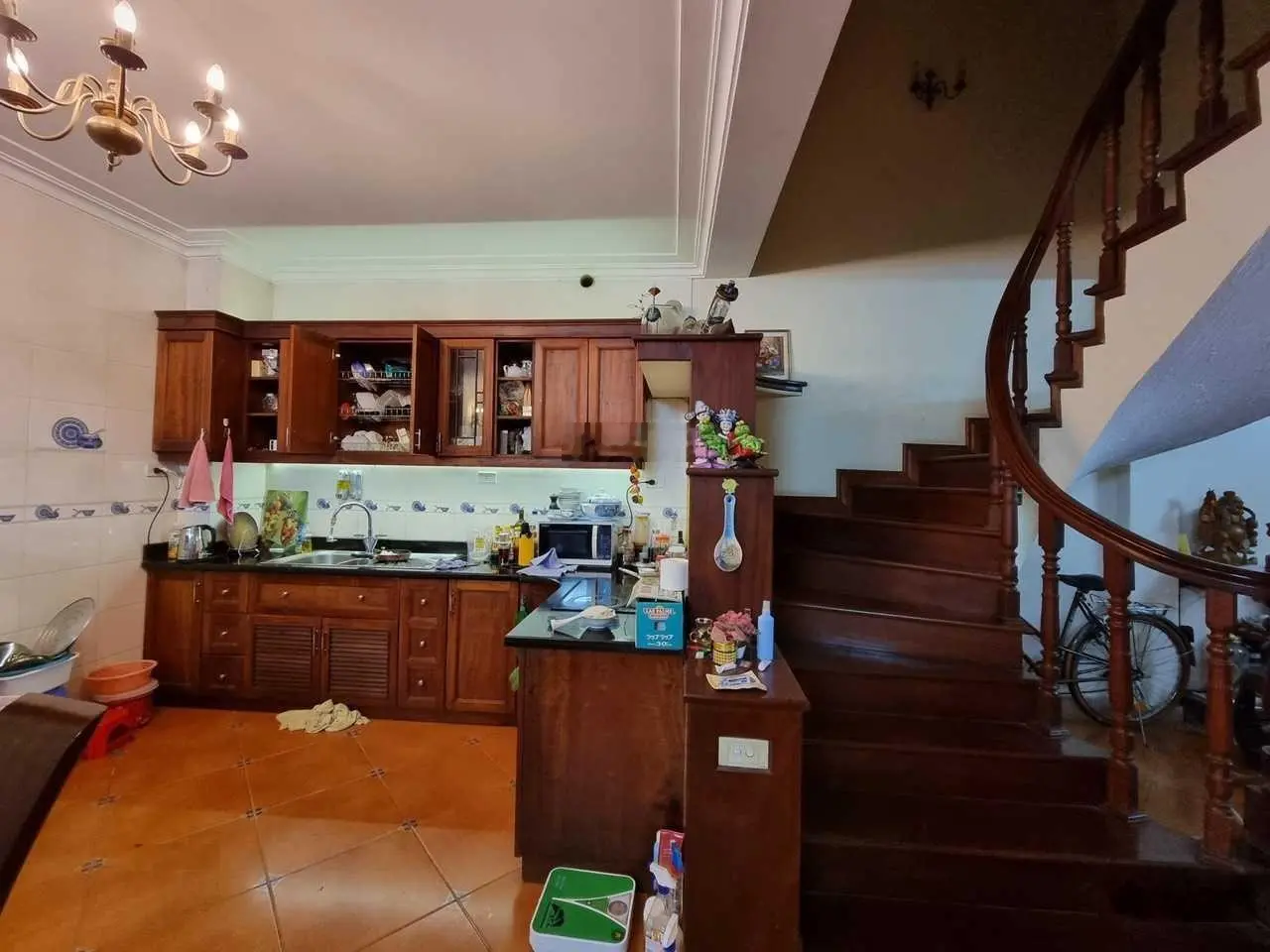 Bán gấp Biệt thự Nhật Chiêu, view Hồ Tây, 3 bước ra Hồ, lô góc, gara ô tô, 130m2 có 2X tỷ.