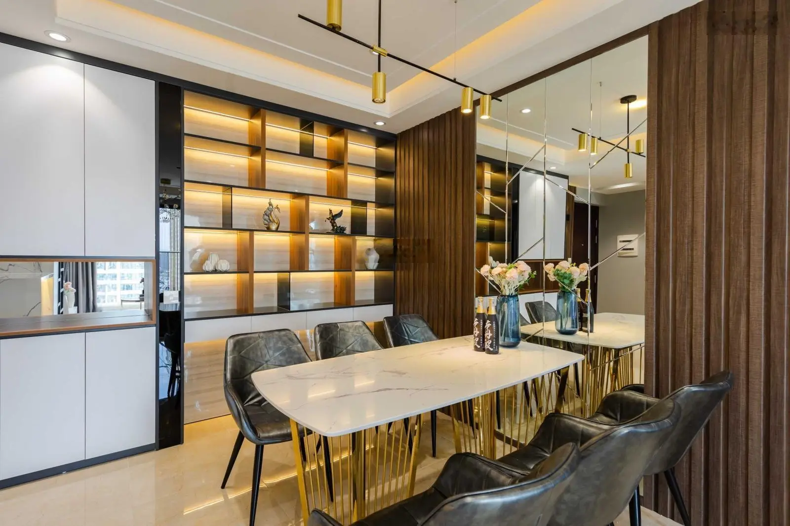 Cần bán CHCC The Harmona, Q. Tân Bình, DT 81m2, 2PN, giá 4.4 tỷ. có sổ hồng. LH: 0902 369 ***