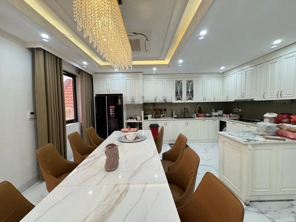 Siêu phẩm Phúc Lợi - 117m2, 6 tầng, thang máy, lô góc, MT 10m - 19 tỷ