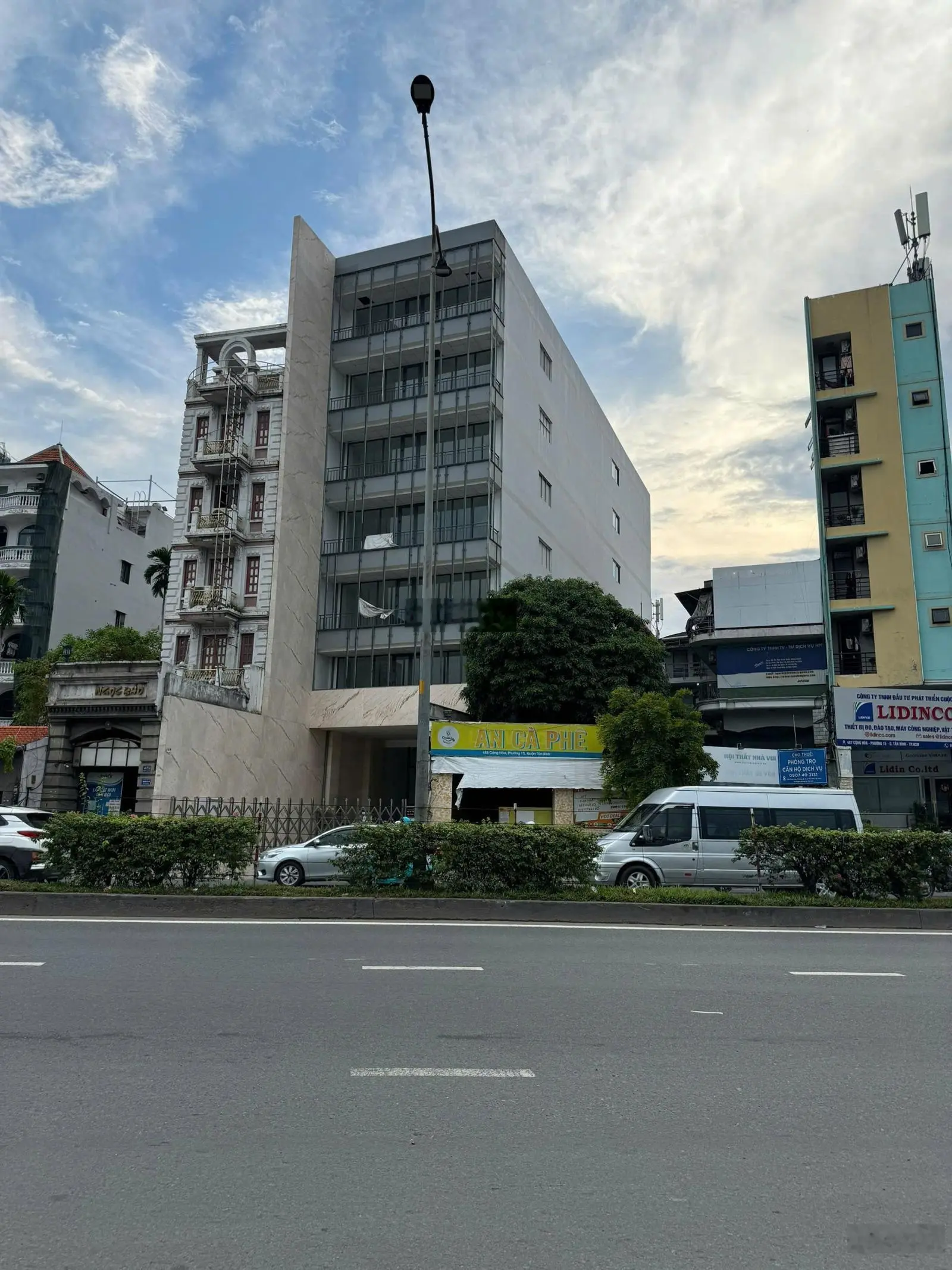 Tòa nhà đường Cộng Hòa, DT:8.2x20m, CN: 292m2, KC:Hầm + 7Tầng, 2MT Trước sau, RT: 650tr, giá:99.9t