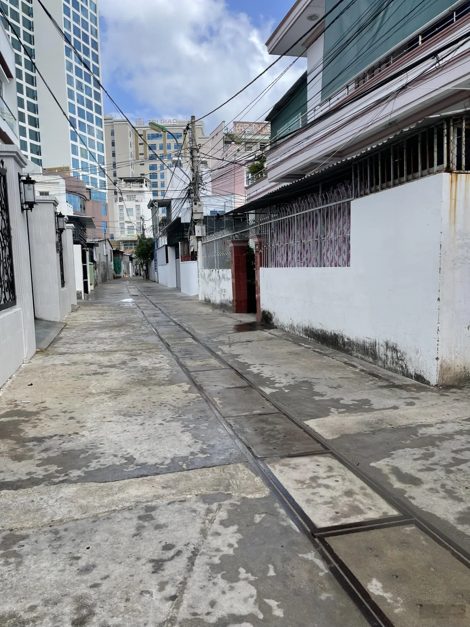 Bán nhà riêng tại đường Dương Hiến Quyền, 3 mặt tiền 8,8 tỷ VND, 130,8m2, view đẹp, giá ưu đãi