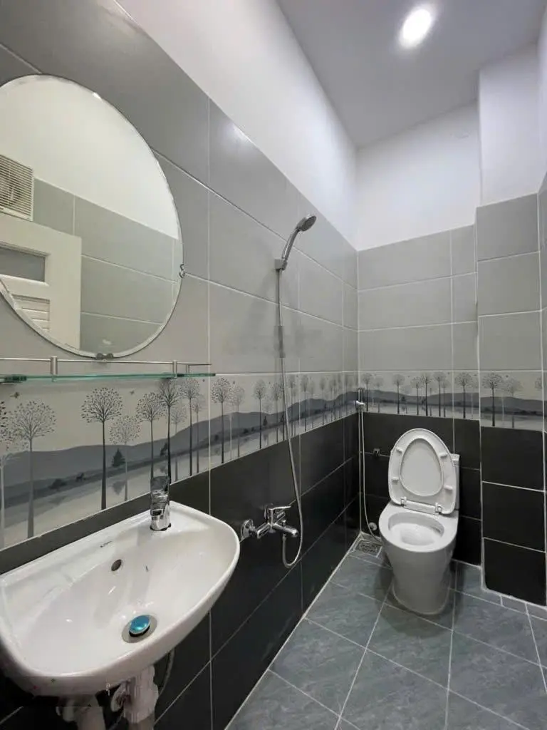 Bán nhà 3 tầng DT: 4x12,5m, TC 50m2 Trần Quang Diệu, Quận 3- khu vực buôn bán thời trang-giá 8,8 tỷ