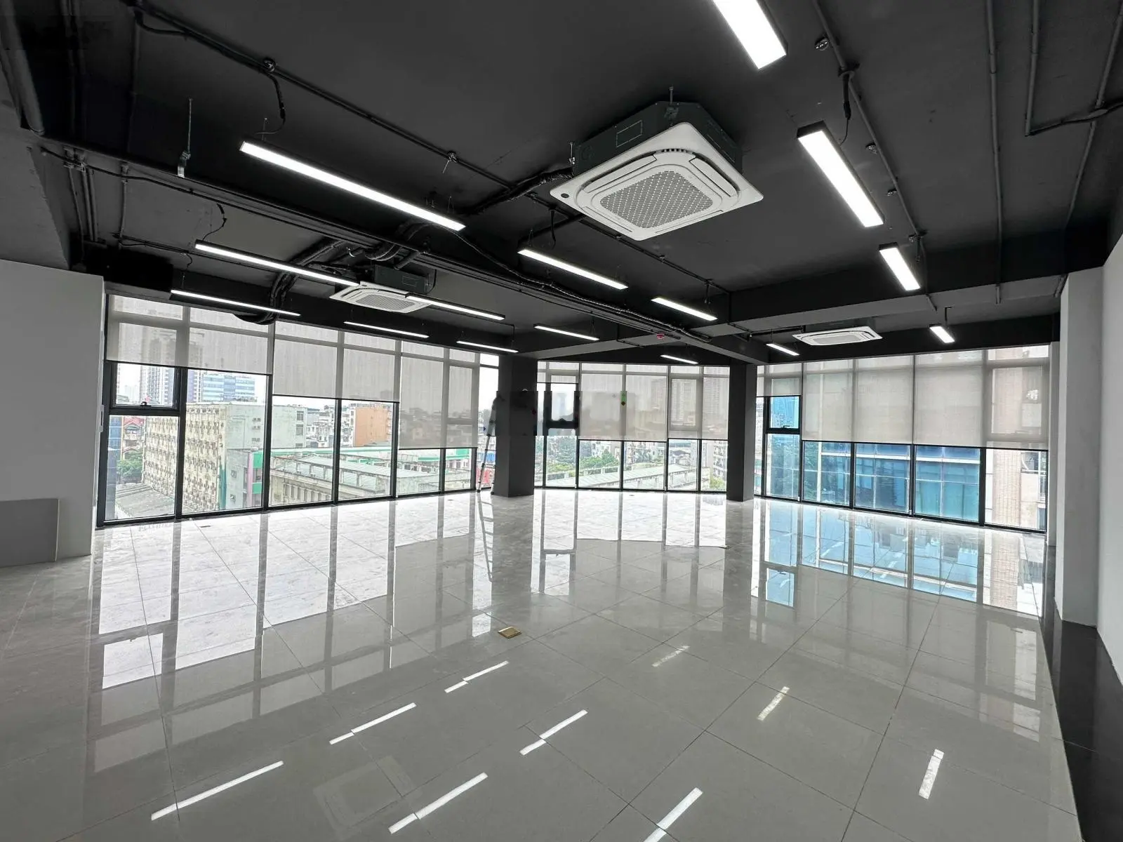 Bán đất lô góc, view phố Võ Chí Công, Tây Hồ. Diện tích 250m2