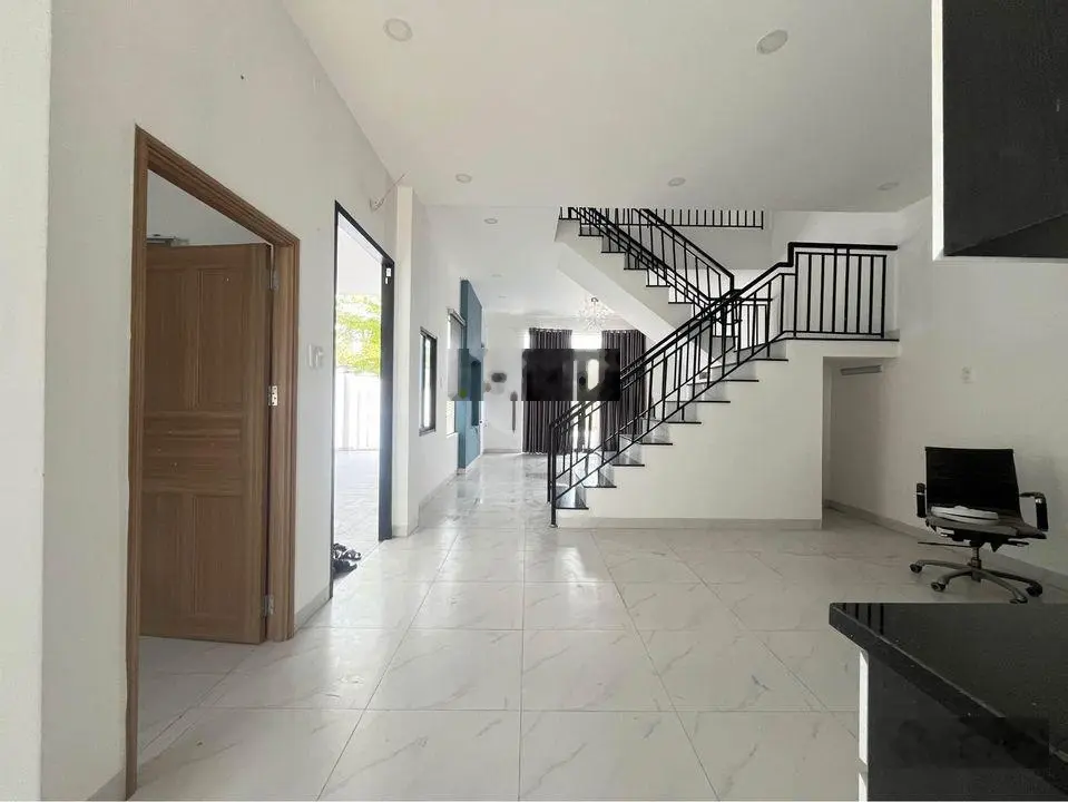 Cần bán gấp nhà 3 tầng mặt đường HL46 Vĩnh Trung - TP. Nha Trang ngang hơn 8m (giá tốt)