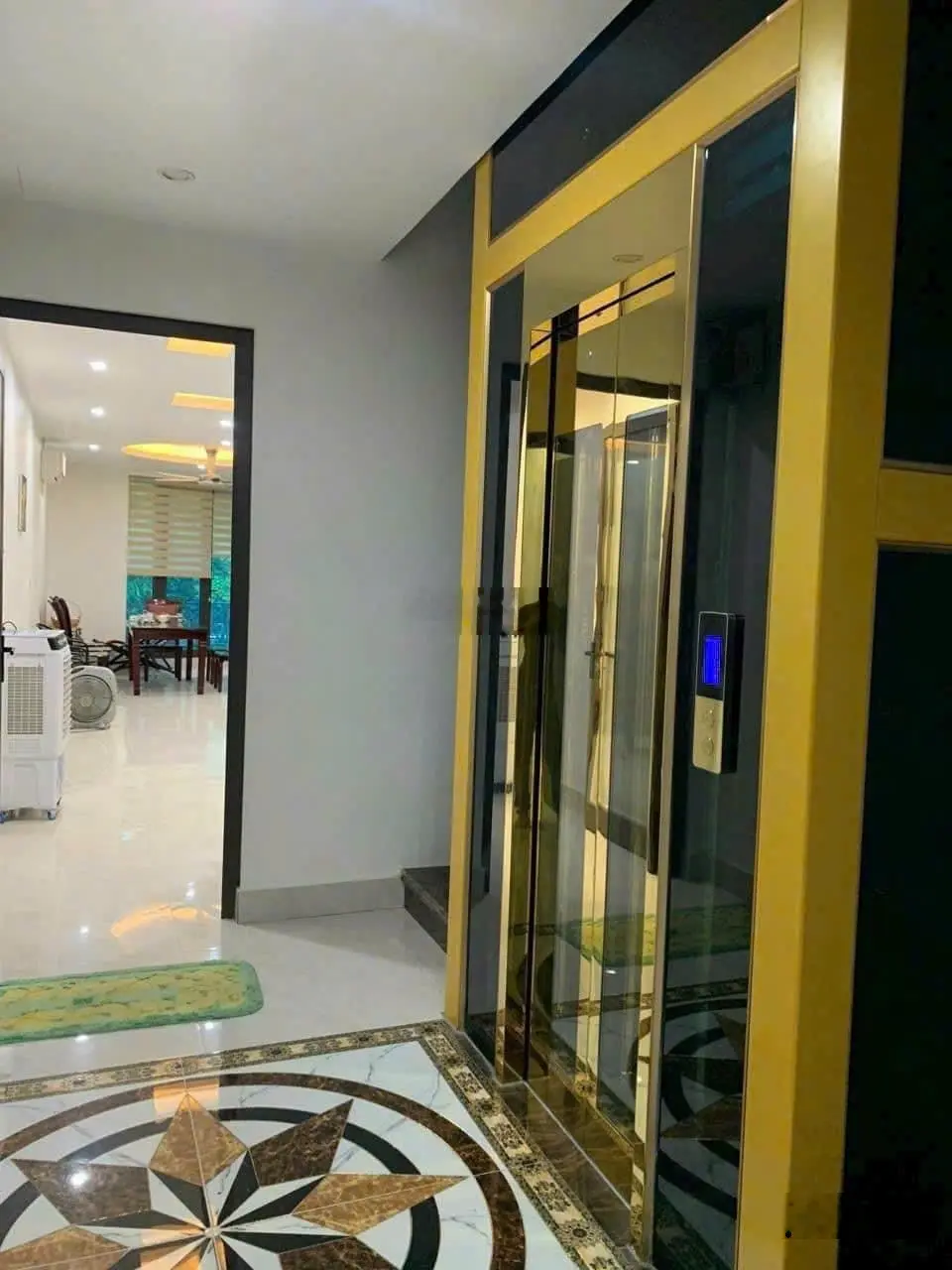 Cc gửi bán căn nhà đẹp hiện đại mặt phố trung tâm Tp Thái Bình. Diện tích 95m2- mặt tiền 5m. 4