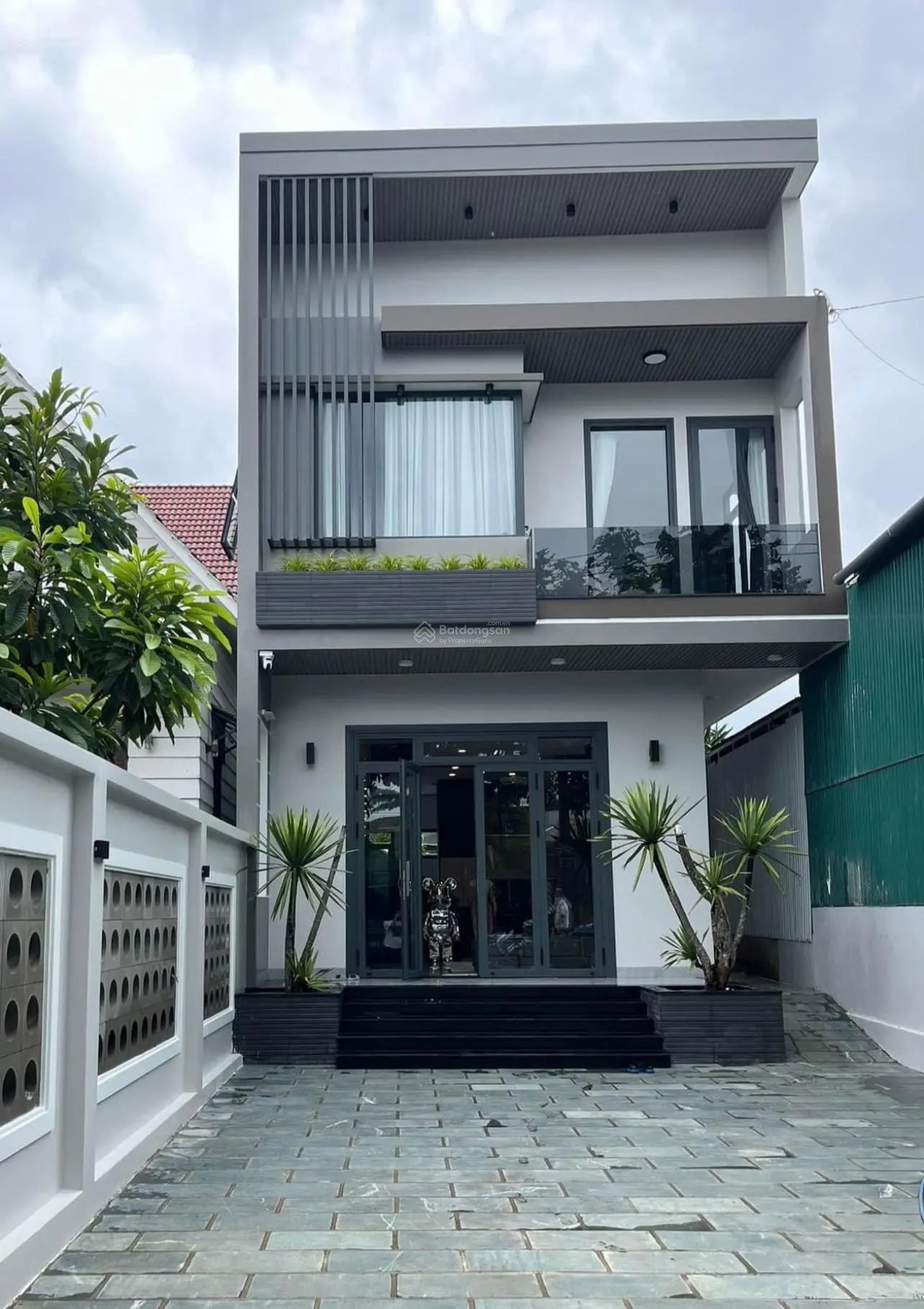 Chỉ 4 tỷ 6 có nhà 70m2 (5x14) - Full nội thất - Có Gara ô tô - Đẹp mê ly - Trung tâm Quận Bình Tân