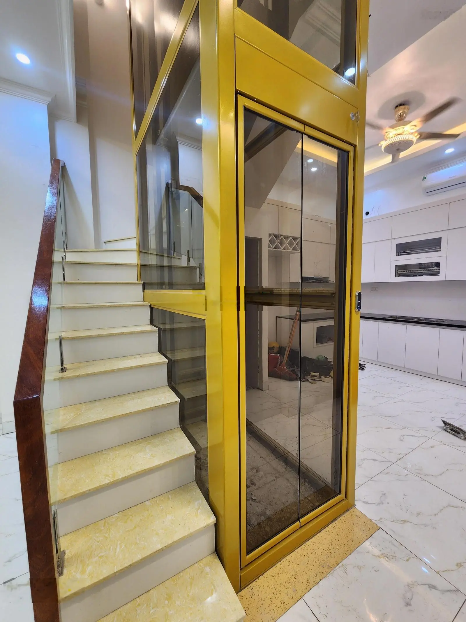 Đống Đa, Trung Liệt 40/50m2, 5 tầng, 4m mặt tiền, phân lô, thang máy, ô tô -Lh Giang 0979388189