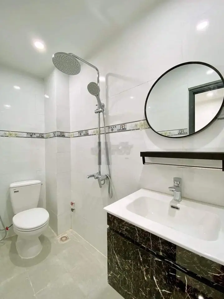 Nhà đẹp như Ngọc Trinh mua vào ở liền Nguyễn Ảnh Thủ Q12 3 tầng SHR