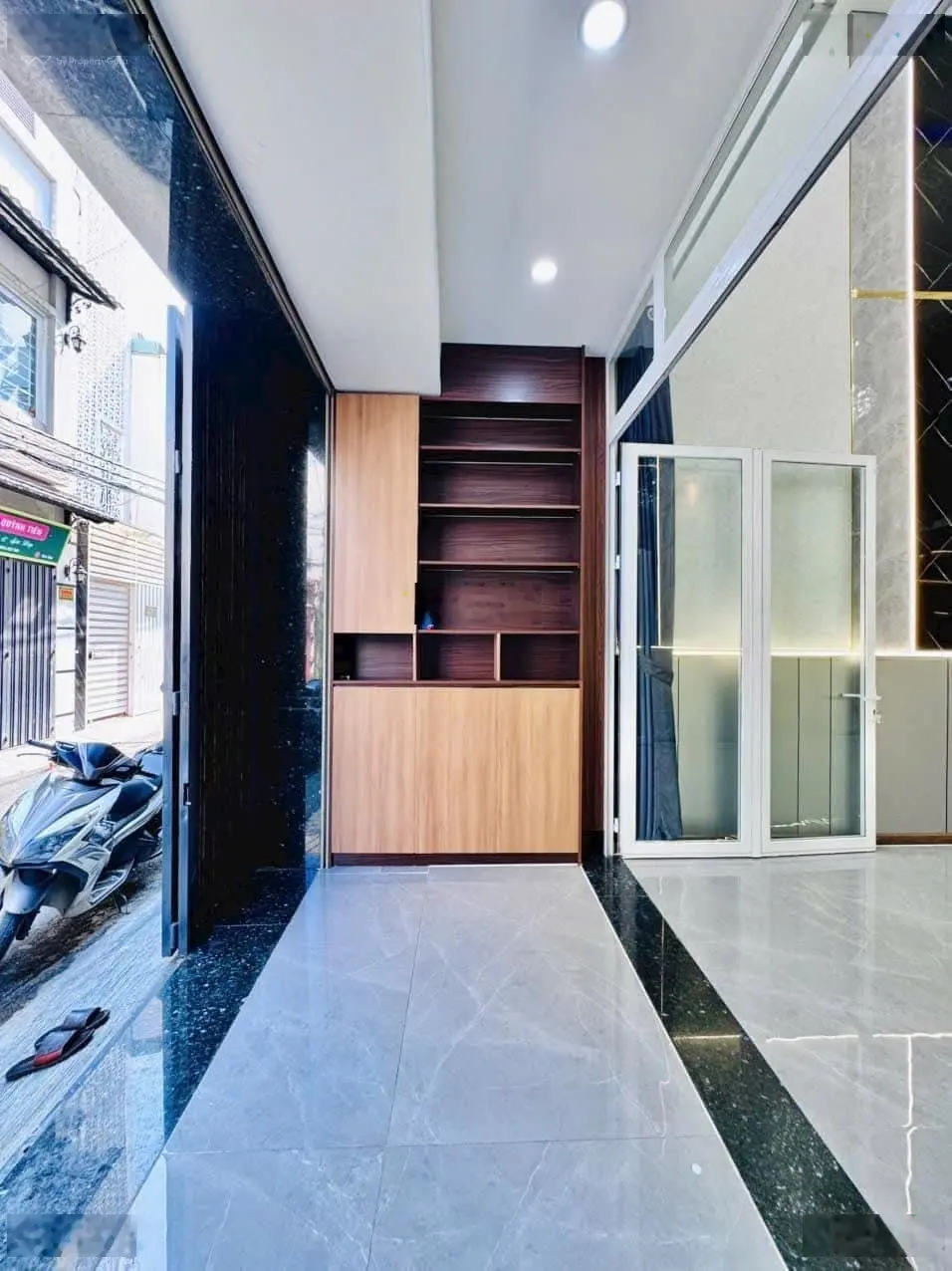 Chính chủ cần bán nhanh nhà đẹp Nguyễn Văn Nghi- GV. DT: 64m2. GIÁ 3TỶ560. Cho thuê 18tr/th. Sổ sẵn