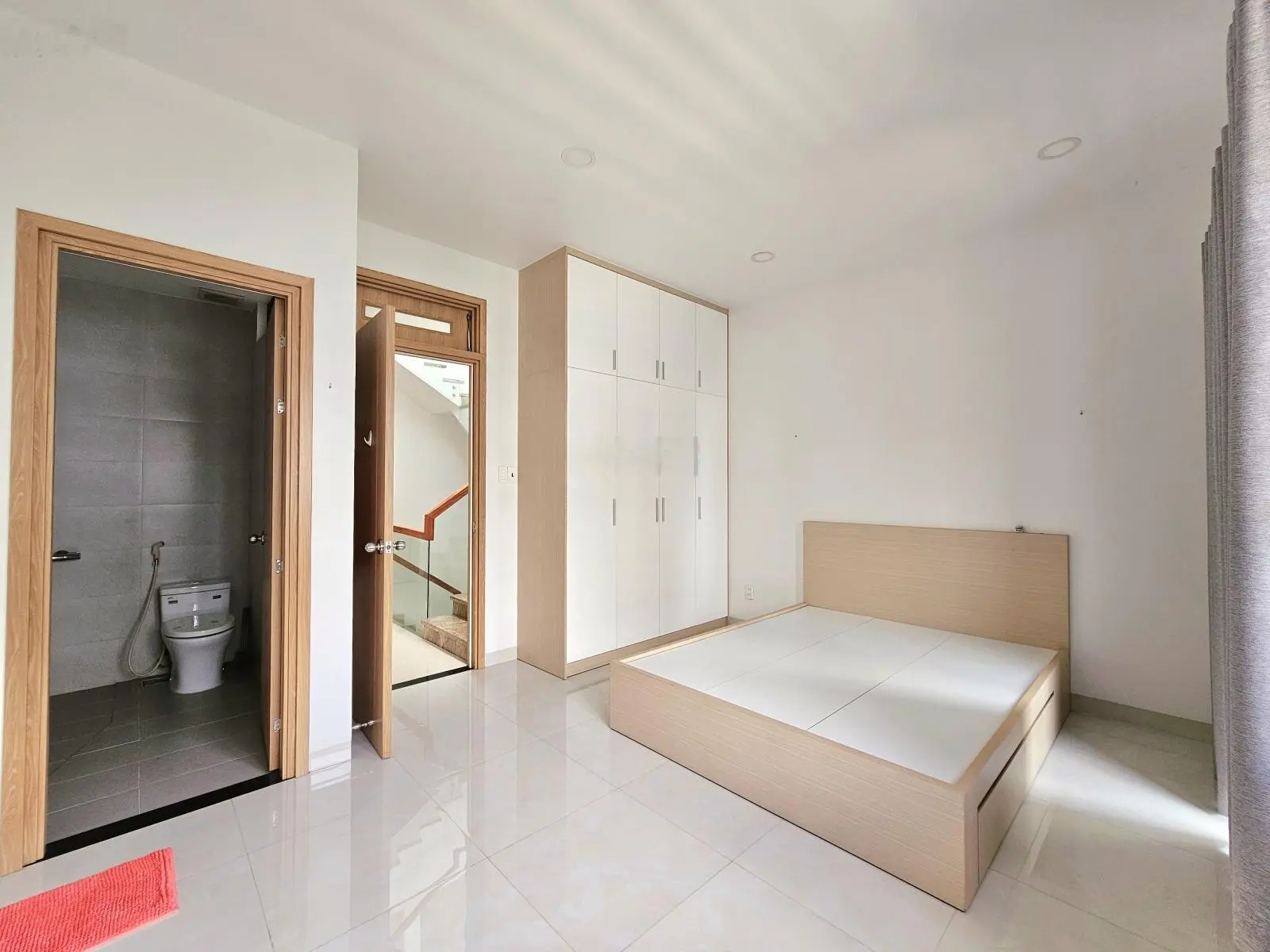 Nhà mới đẹp vào ở ngay, Hoàn công đầy đủ, Hẻm xe hơi gần Lê Văn Việt, 6.6 Tỷ