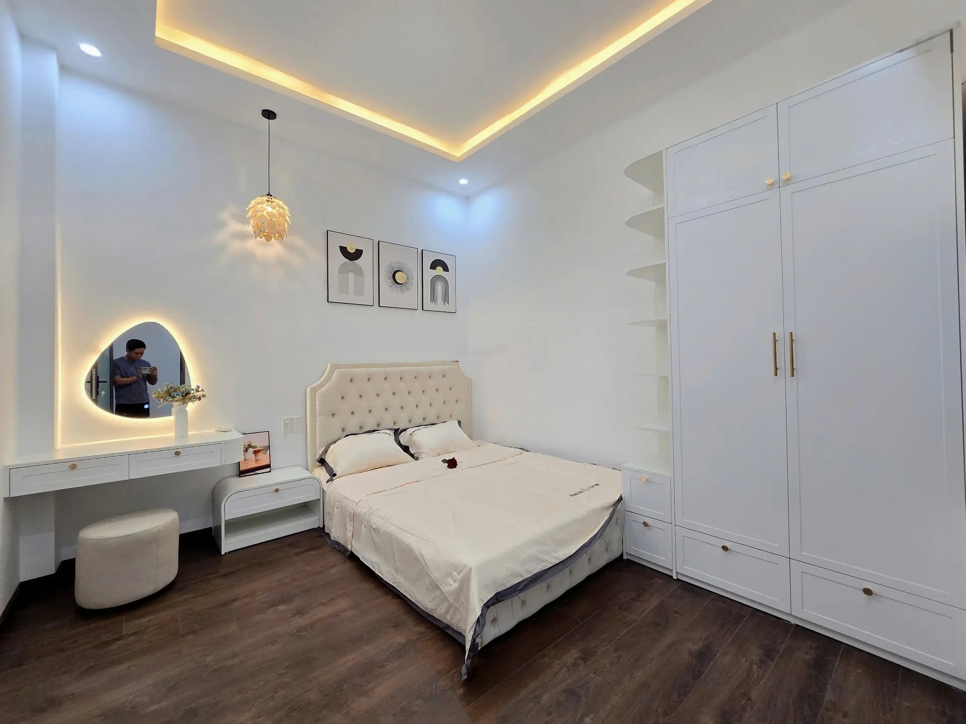 Bán gấp nhà 2 tầng 3PN, khu dân trí cao, nội thất cổ điển, tiện ích bao quanh