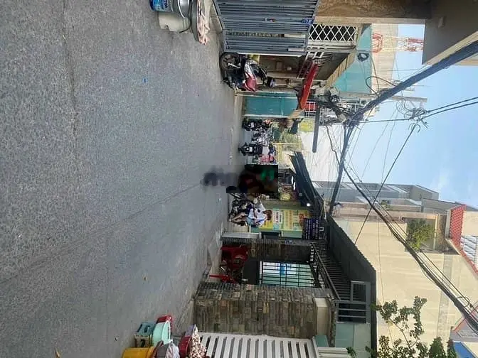 Nhà 2 tầng 5 pn, gàn đường lơn Phạm Hữu Lầu Quận7. 7*27, nở hậu. 8,9 t