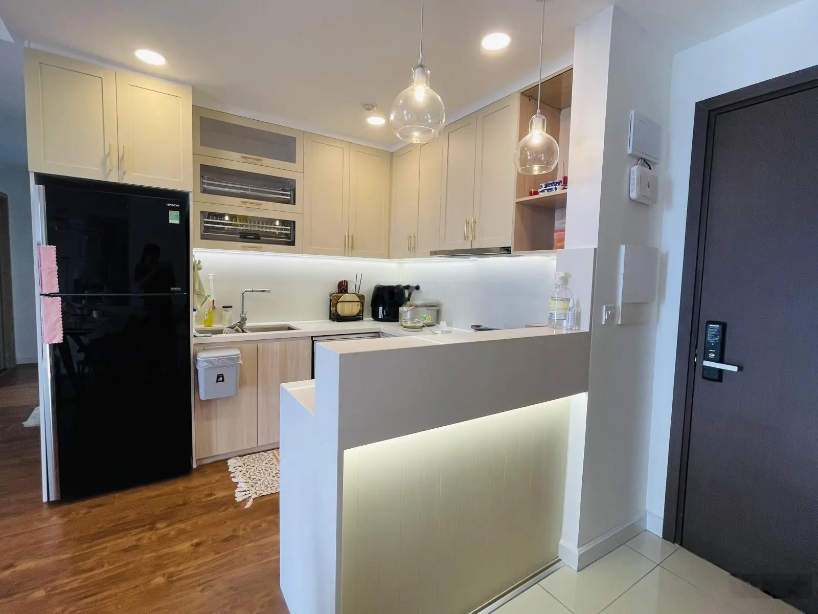 Bán gấp căn hộ 3PN, 92m2 view đông nam, đầy đủ nội thất- tòa Botanica Premier, Novaland, Tân Bình