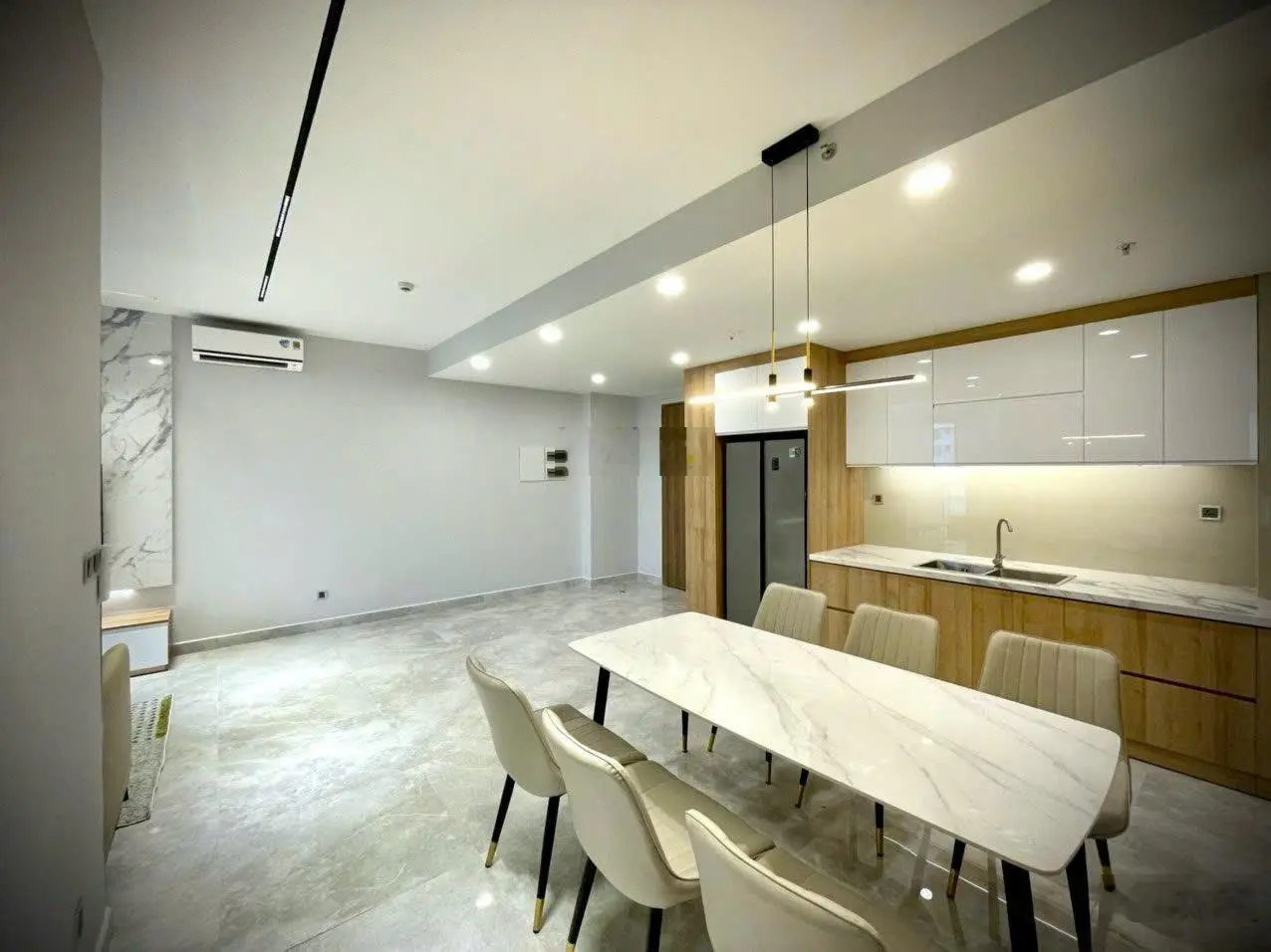 Bán nhanh căn góc 3PN, Midtown (M8), full nội thất, ô xe hơi hầm, đang có hơp đồng thuê ổn định.