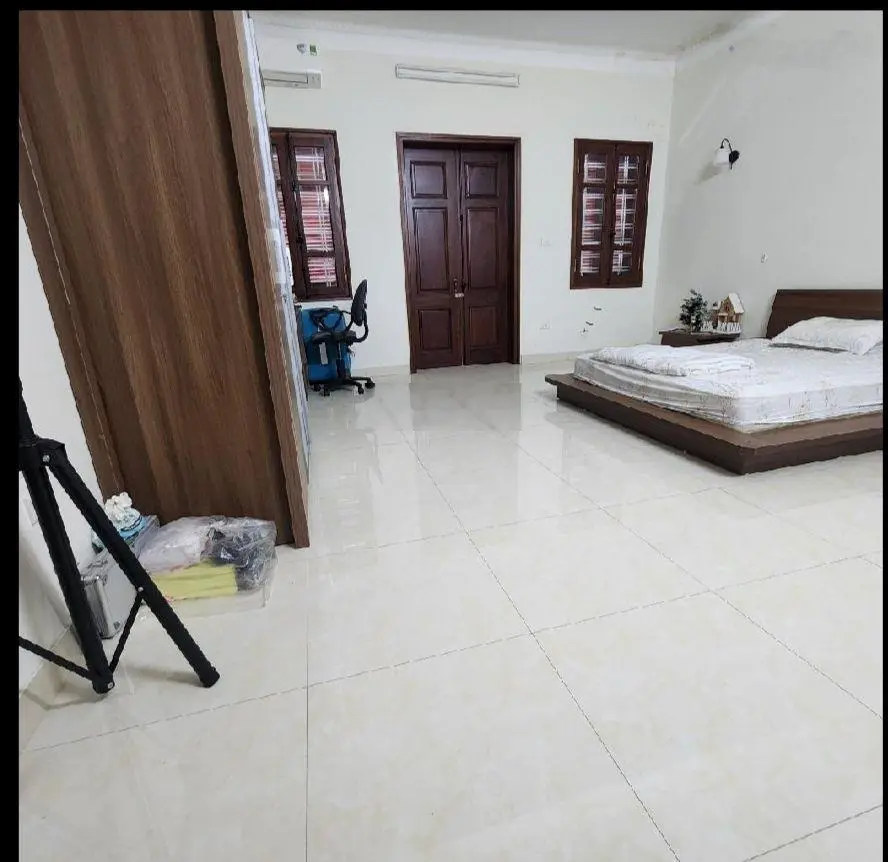 Bán nhà mặt phố Nghi Tàm, kinh doanh đỉnh, 90m2, mặt tiền khủng, thoáng sau, 28.5 tỷ