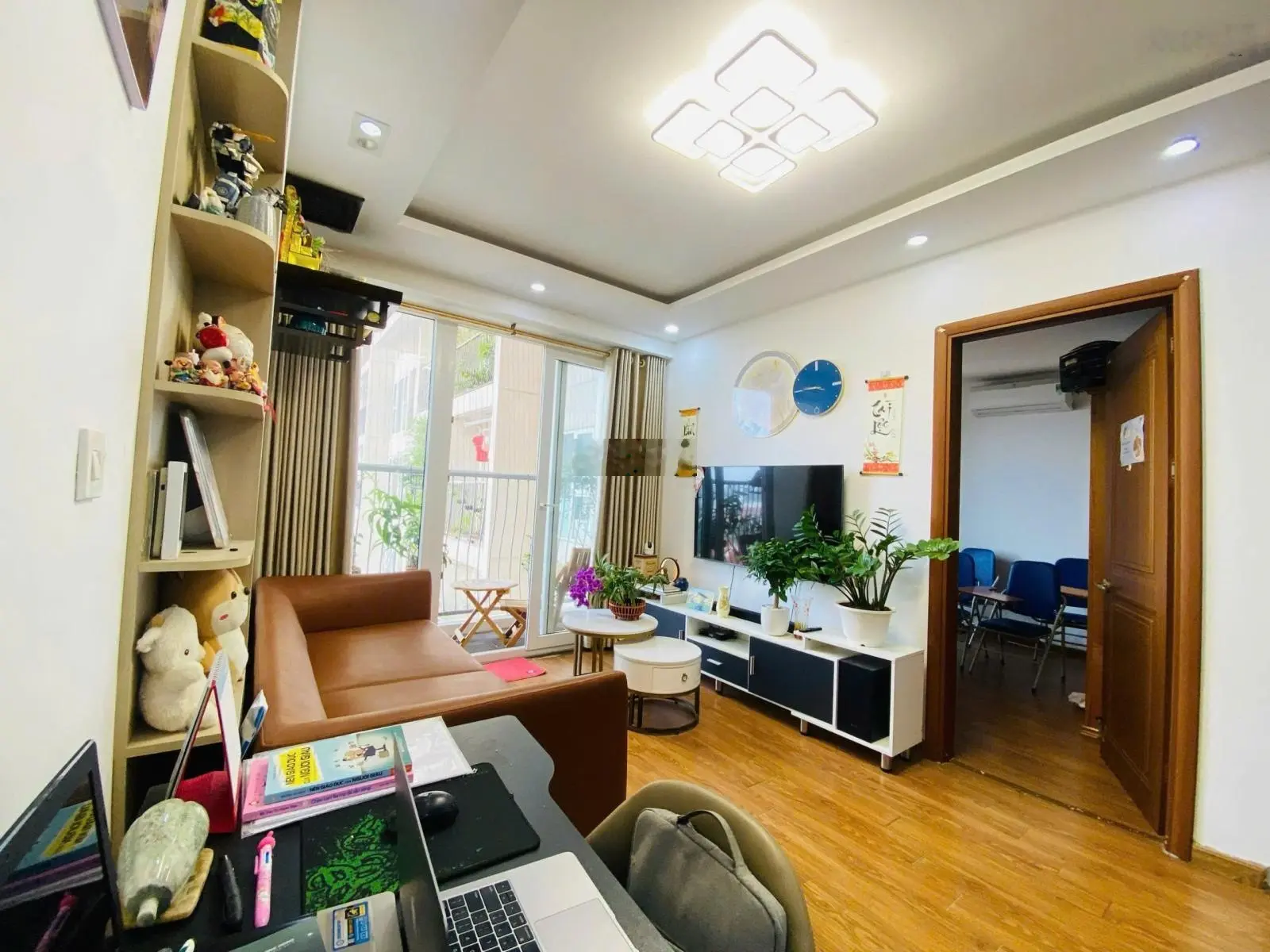 Chính chủ bán gấp căn 2PN, 2VS toà Gemek2 sẵn sổ 66m2 mặt đường Lê Trọng Tấn giá nhỉnh 3 tỷ