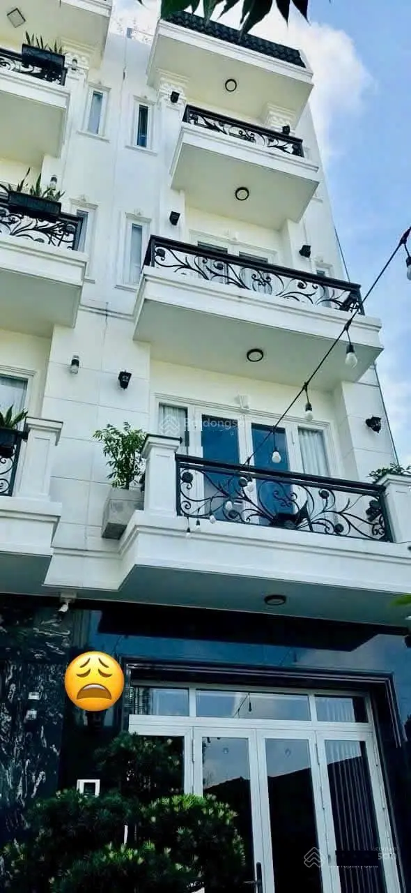 Chủ cần bán nhà đường rộng 8m xe hơi quay đầu 4x17m đúc 4 tấm mới