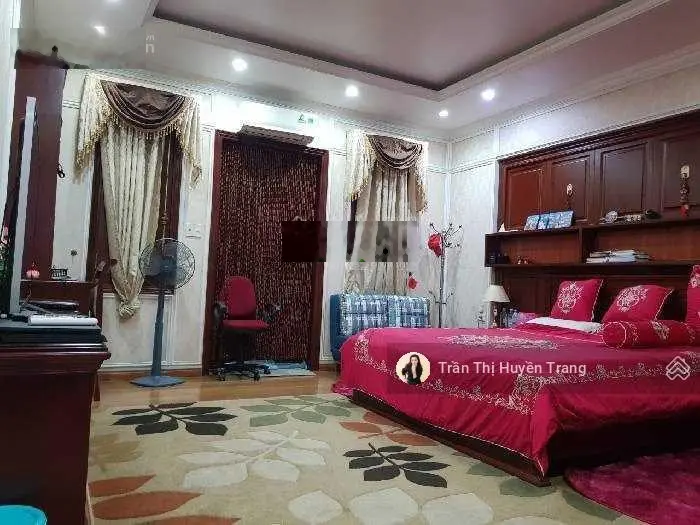 Siêu biệt thự Hồ Tây, sát quận ủy Tây Hồ, khu Vườn Đào, 100m2, 6 tầng thang máy, gara 2 ô tô, 47 tỷ