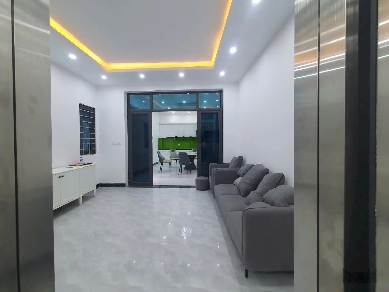 Hiếm 8tỷ8 5tầng thang máy 50m2 thông sàn 3ngủ full nội thất oto vào nhà Quang Trung - Hà Đông