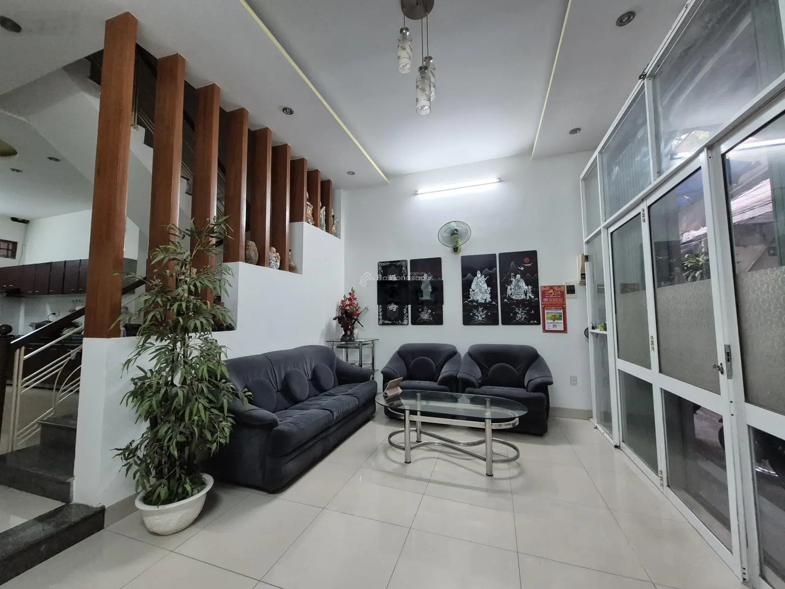 Nhà 3 Tầng, Ngay Trung Tâm Phố, Kiệt rộng thông thoáng, Ngay cạnh 2 bệnh viện lớn C và Đa Khoa