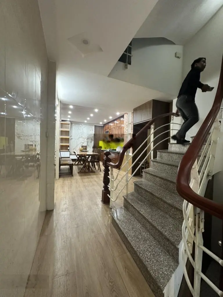 Bán nhà Trung Kính Cầu Giấy- 5T dân xây- Gần phố- 6 ngủ- 50m2- nhỉnh 12 tỷ