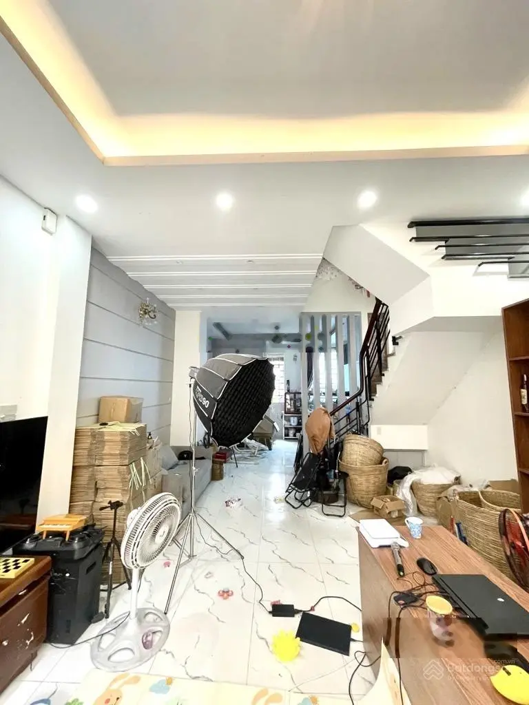 Cần bán gấp nhà 3 mặt tiền hẻm 61m2 4 lầu 4pn Nguyễn Văn lượng