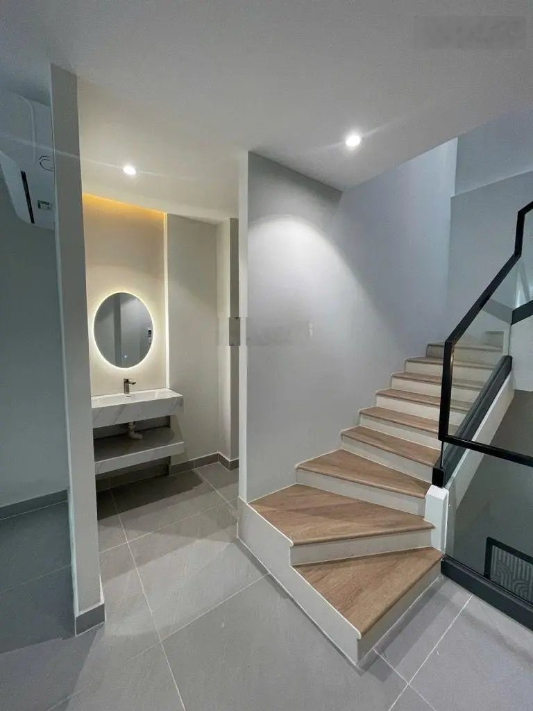 Mặt tiền KD đỉnh cao,hiếm có khó tìm Lê Thị Riêng,Bến Thành Q1. Ngang đẹp hơn 4.3m, giá rẻ bất ngờ