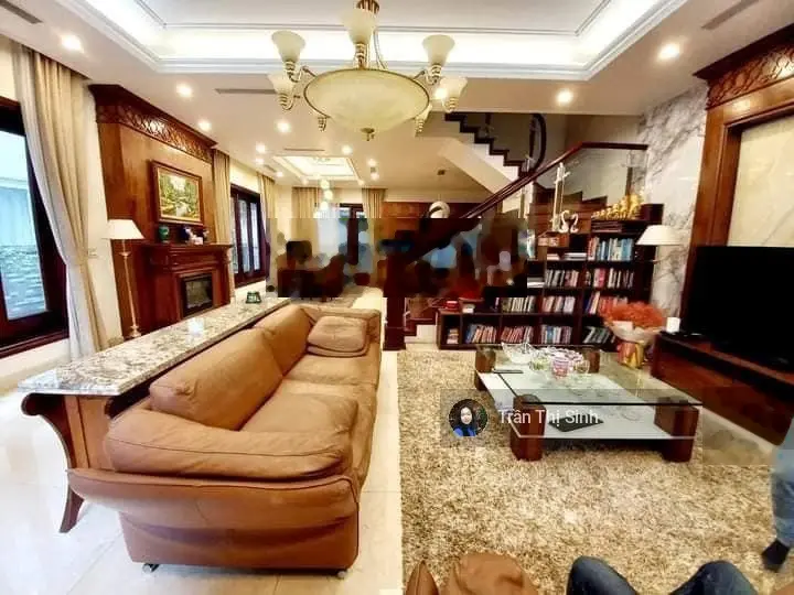 Hoa hậu mặt phố Việt Hưng. View thoáng vĩnh viễn. Kinh doanh sầm uất 105m2; MT 7m. Hiếm