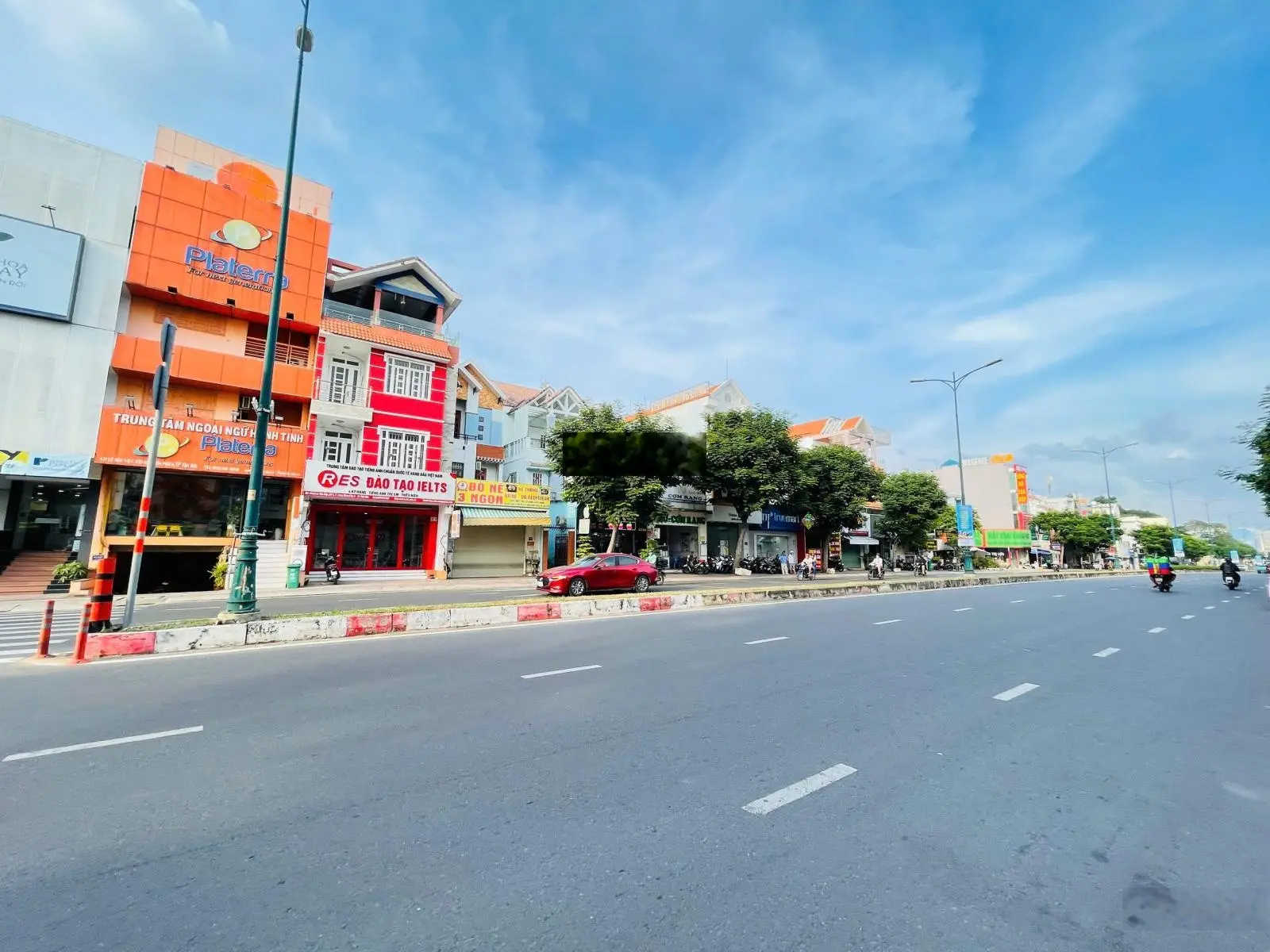 Bán nhà C4 mặt tiền kinh doanh Lê Văn Việt gần 4 trường đại học lớn trung tâm Quận 9 ngang 15m hiếm