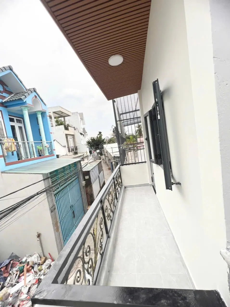 * Bán nhà riêng, TNP B, Quận 9. DTSD: 86.6m2, 2lầu, SHR, nở hậu, 3PN, nhà mới, nhỉnh 4 tỷ