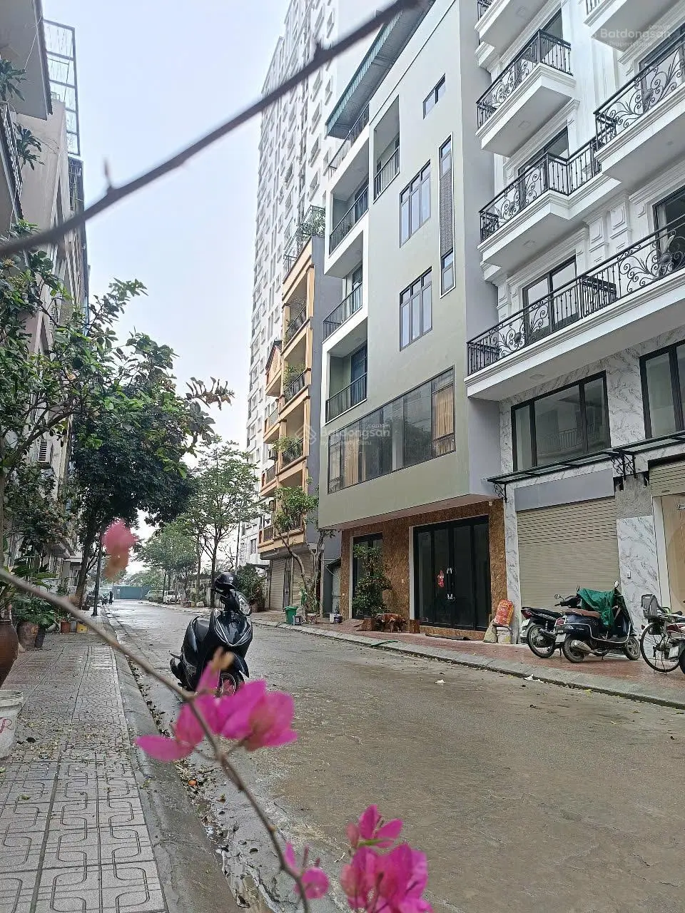 +Bán Nhà mặt Phố Thạch Bàn -Cổ Linh. KD. DT 55m x6tầng,thang máy,2 mặt thoáng-Giá 15 tỷ xíu