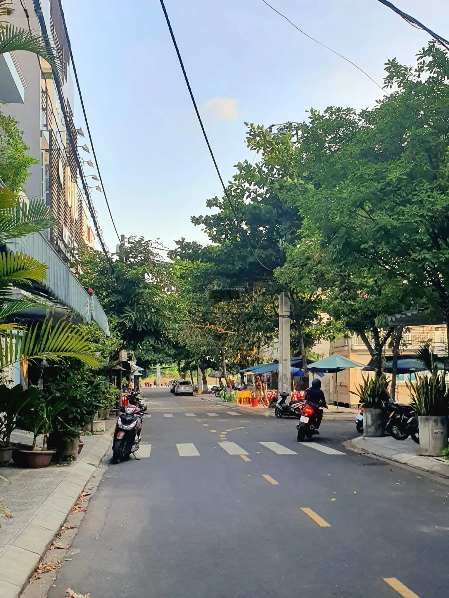 Bán đất tặng nhà cấp 4 gần đường Hà Huy Tập, gần trường, gần Co. Op Mart đường mai xuân thưởng