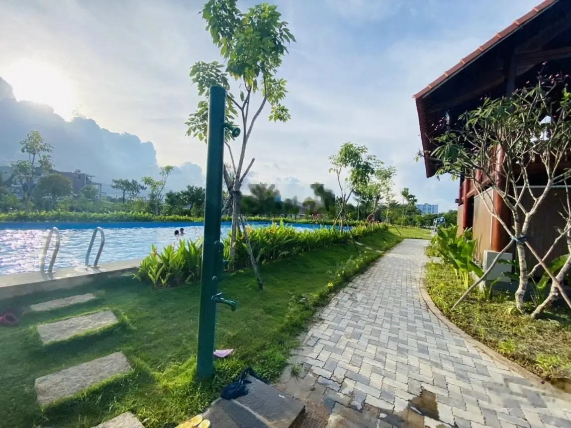 Khu dân cư Phú Hữu 90m2 chỉ nhỉnh 5 tỷ - đã có sổ - NH hỗ trợ trong 25 năm - xem nhà: 0938030490
