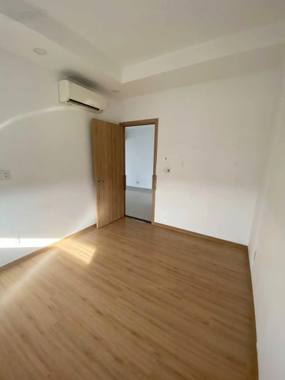 Bán căn góc 2pn giá chỉ 3.2 tỷ có nội thất view đẹp tầng đẹp giá chính chủ