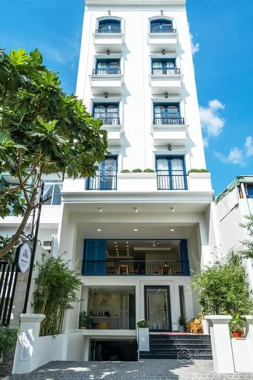 Tòa nhà căn hộ dịch vụ Nguyễn Văn Hưởng, Thảo Điền, Quận 2. Giá 50 tỷ. Full nội thất