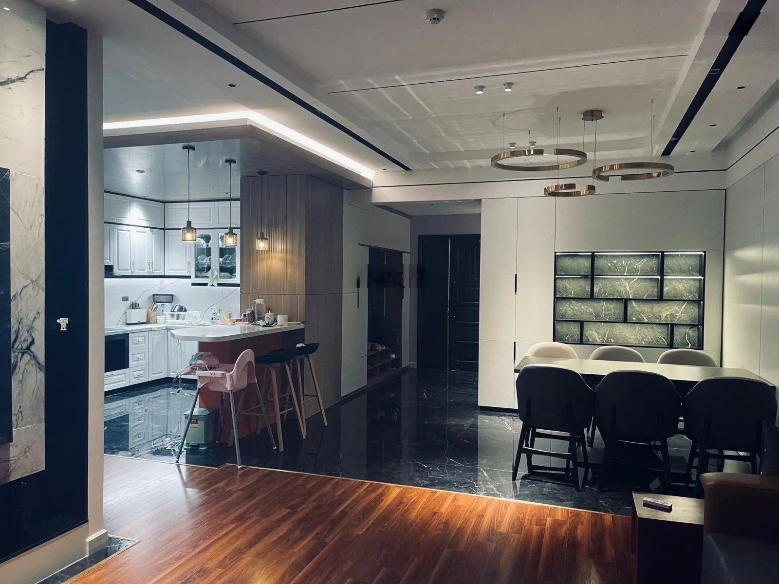 Bán gấp căn hộ Vinhomes Metropolis - Liễu Giai - 80m2 - 2p. Ngủ - view đẹp - 12 tỷ 0394 743 ***