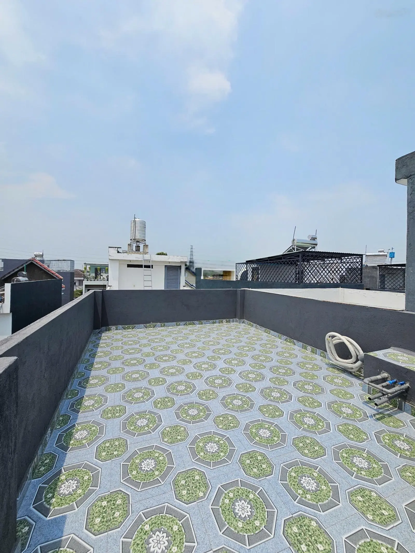 Nhà hoàn công, cách DT743 chỉ 200m