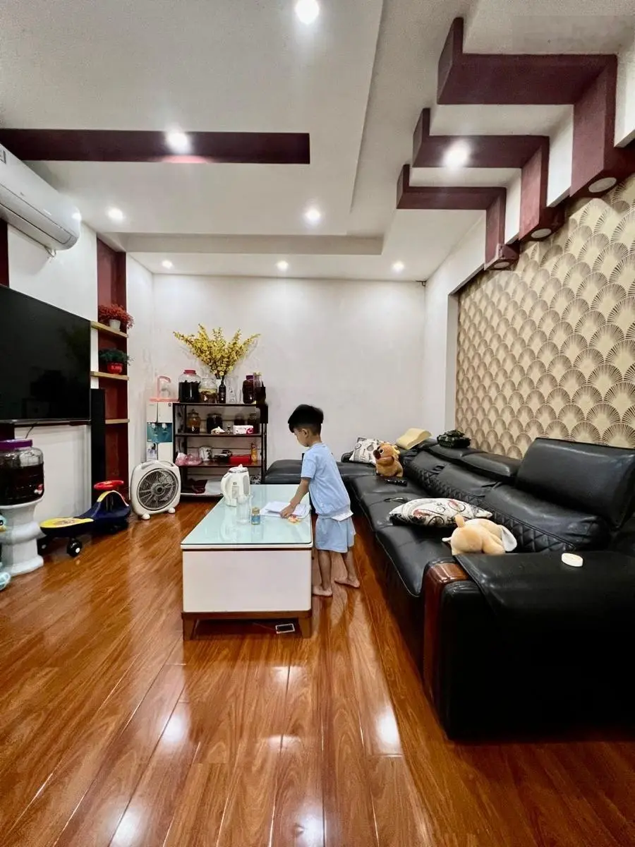 Nguyễn Trãi. 44m2. 8.35 tỷ. Vị trí vàng. Thuận tiện di chuyển. Nhà đủ công năng.