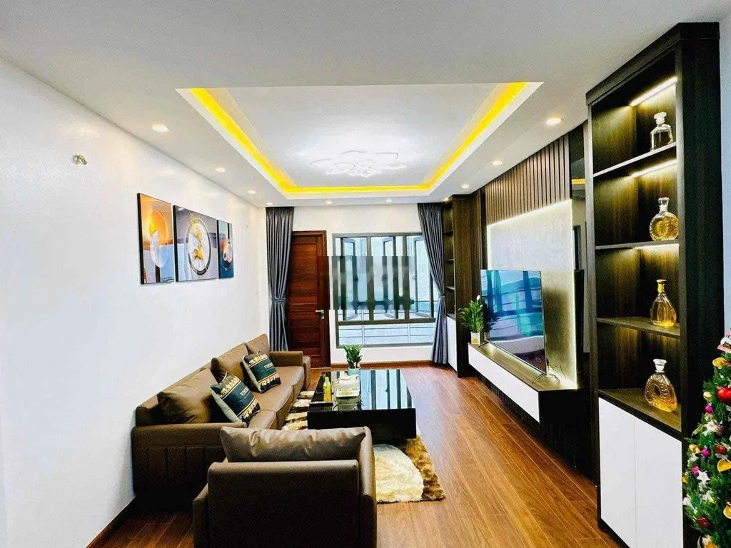 Cực Gấp! Thái Hà, sát ô tô, lô góc, nhà mới, 45m2*5T, chỉ 5.7 tỷ