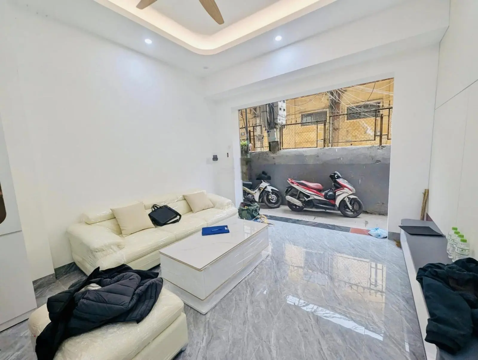 6.9 tỷ - 30m2 - lô góc 2 thoáng mặt tiền rộng - Lạc Trung - gần phố - HBT
